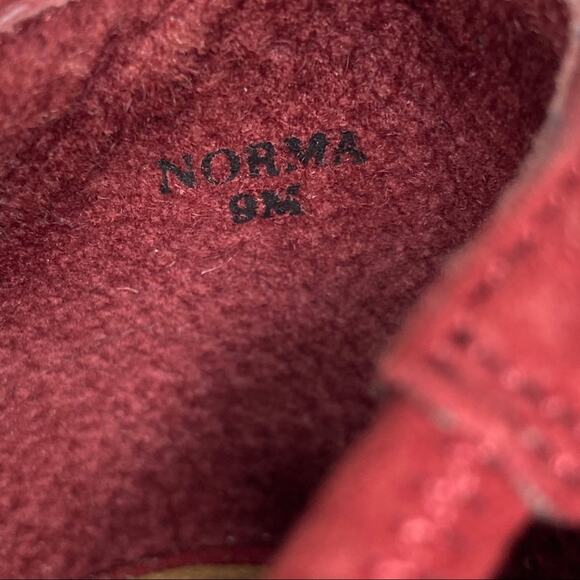 Tahari Norma Maroon Suede Square Heels Size 9M - Picture 4 of 7